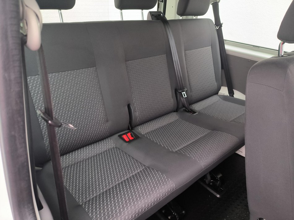 Volkswagen Transporter 2.0TDi  9míst