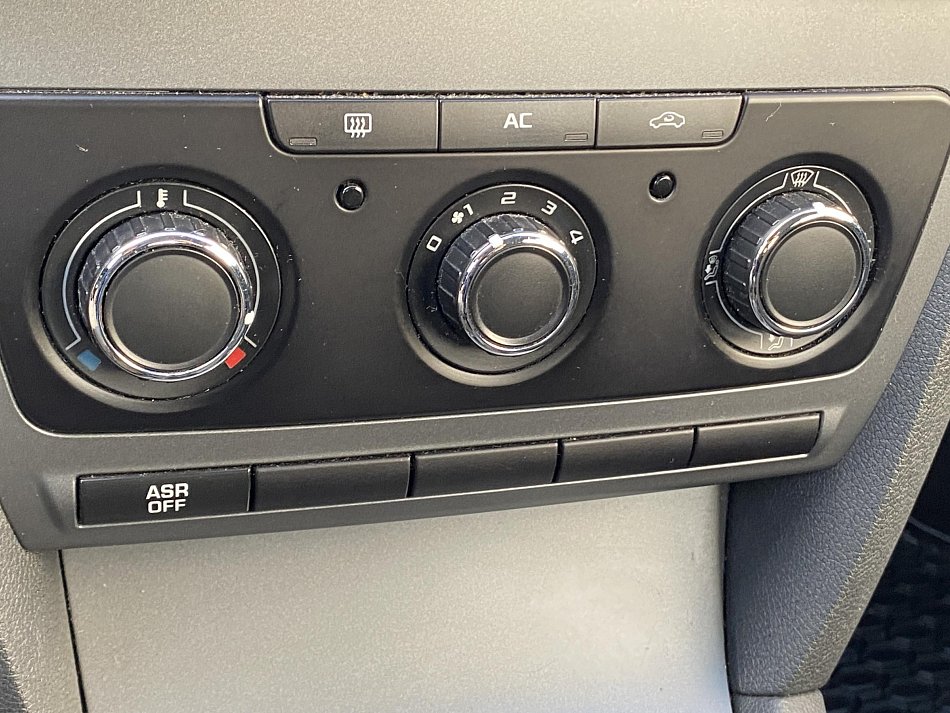 Škoda Octavia II 1.6i Tour