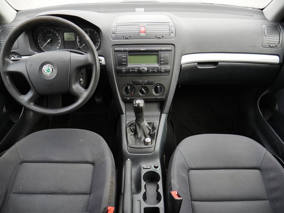 Škoda Octavia II 1.6MPi Ambiente
