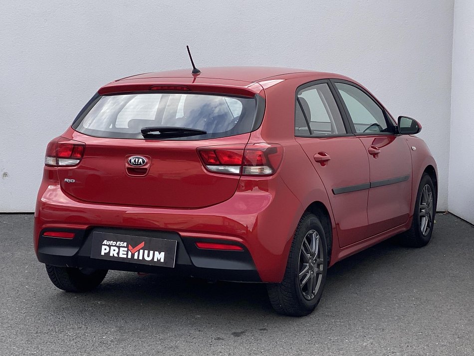 Kia Rio 1.3i 