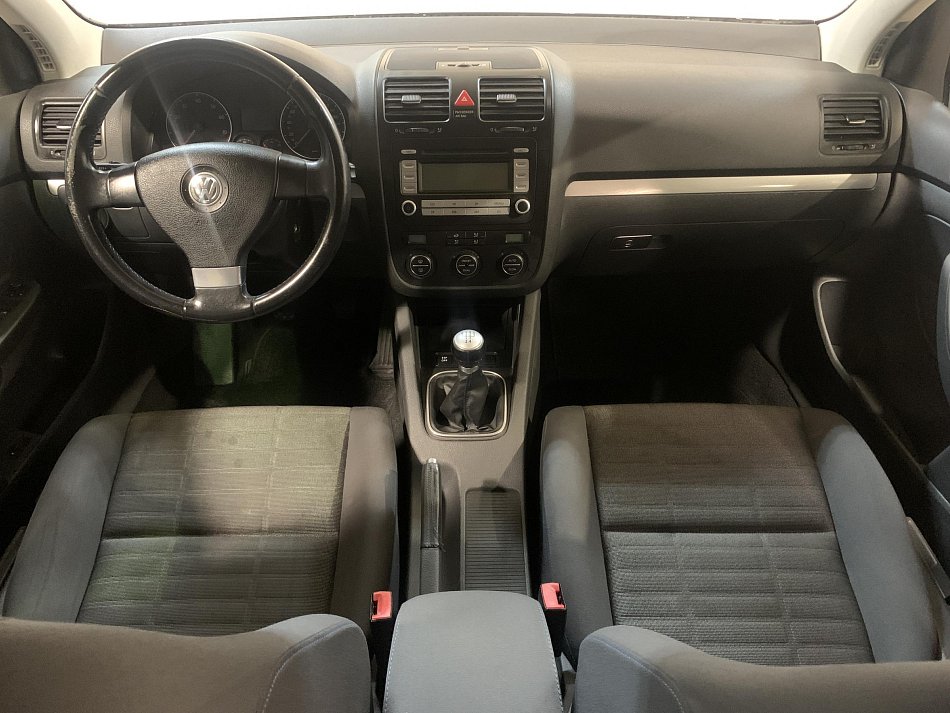 Volkswagen Golf 1.6 MPi Tour