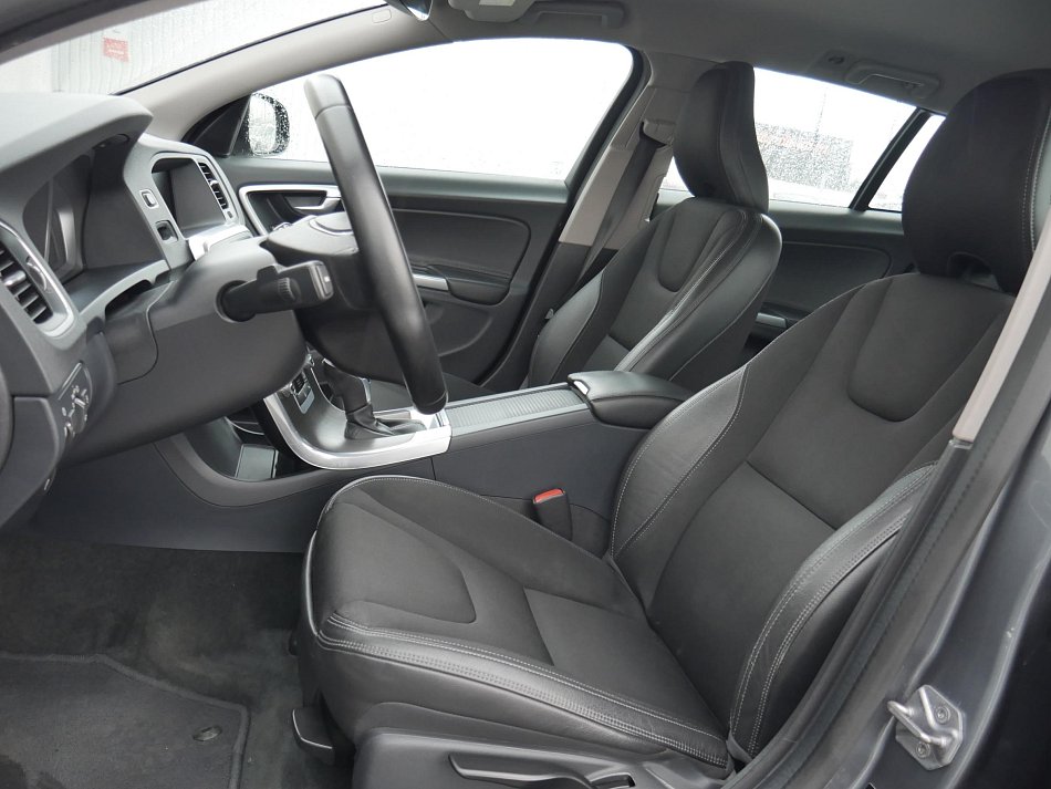 Volvo V60 2.4 D4 Cross Country 4x4