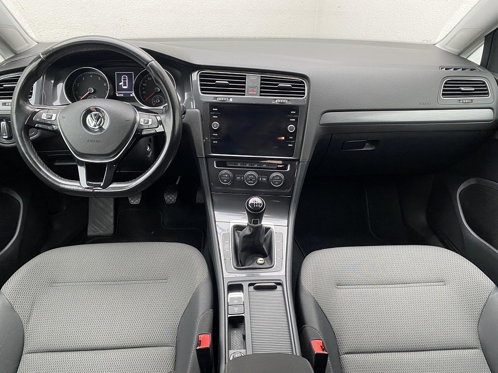 Volkswagen Golf 1.0 TSi 