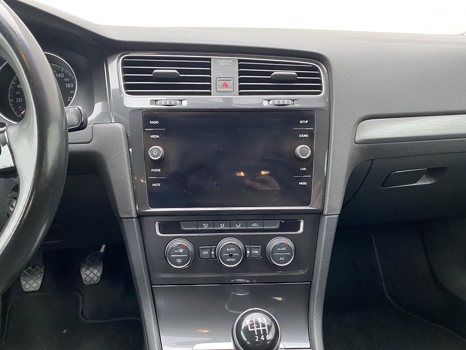 Volkswagen Golf 1.0 TSi 