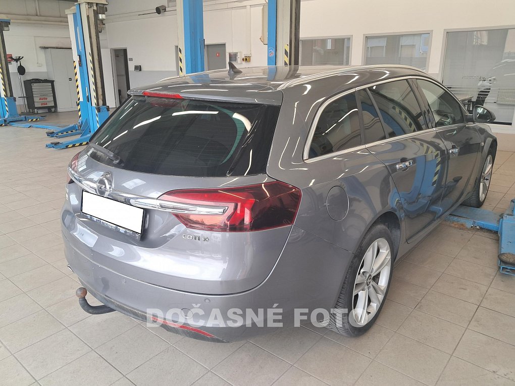 Opel Insignia 2.0D 