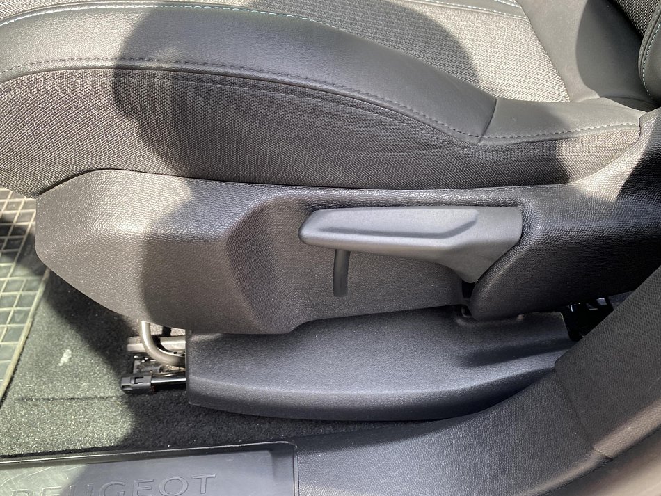 Peugeot 3008 1.2 PT Allure