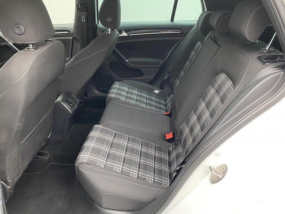 Volkswagen Golf 2.0 TDi GTD