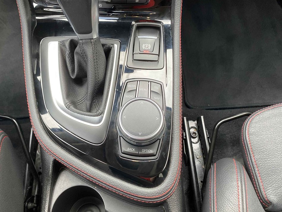 BMW Řada 2 2.0 i Sport Line 220 i