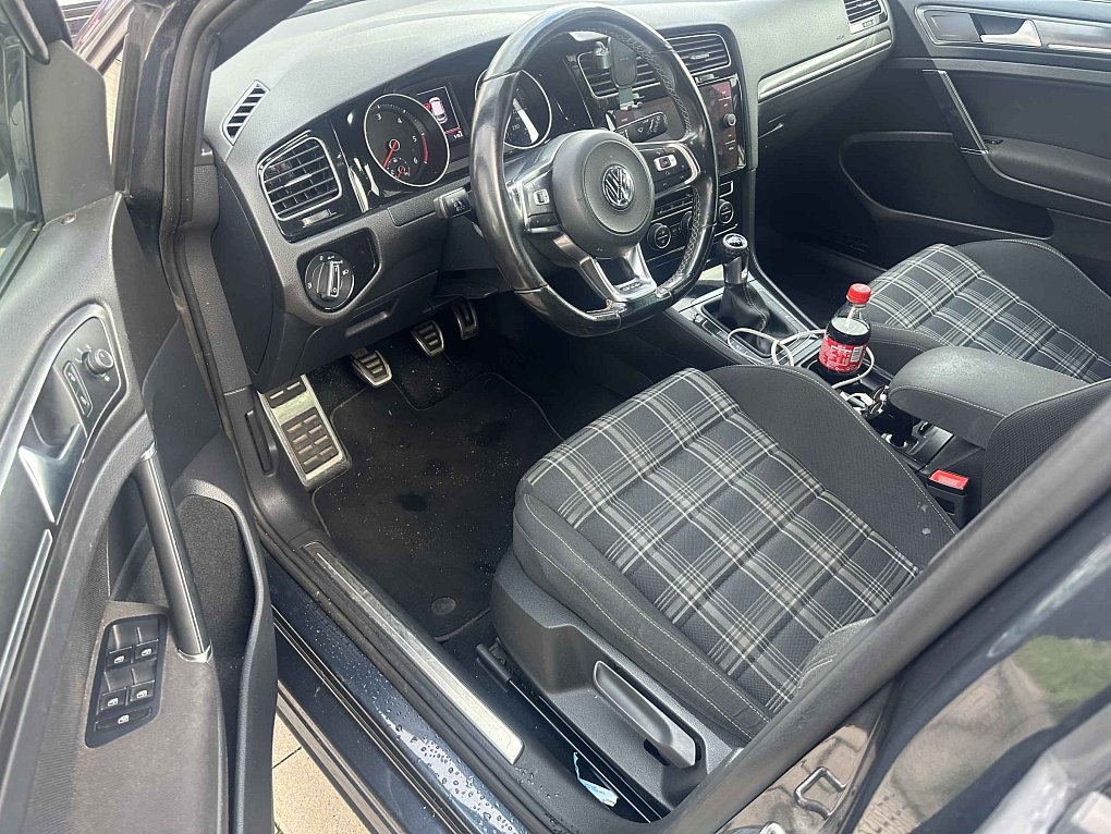 Volkswagen Golf 2.0 TDi 