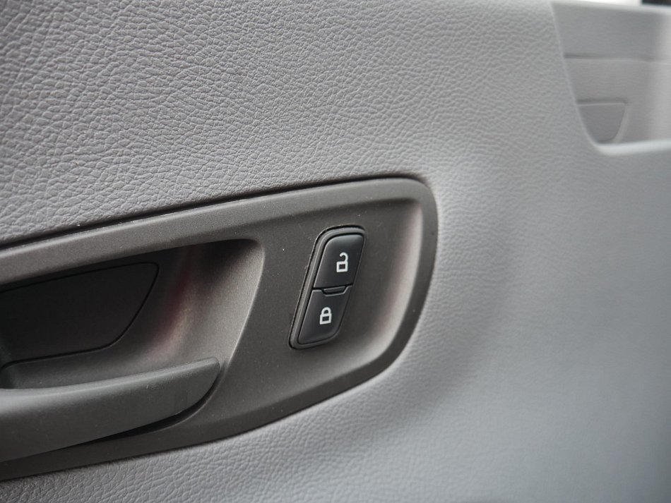 Ford Transit 2.2TDCi Trend L3H2 9míst