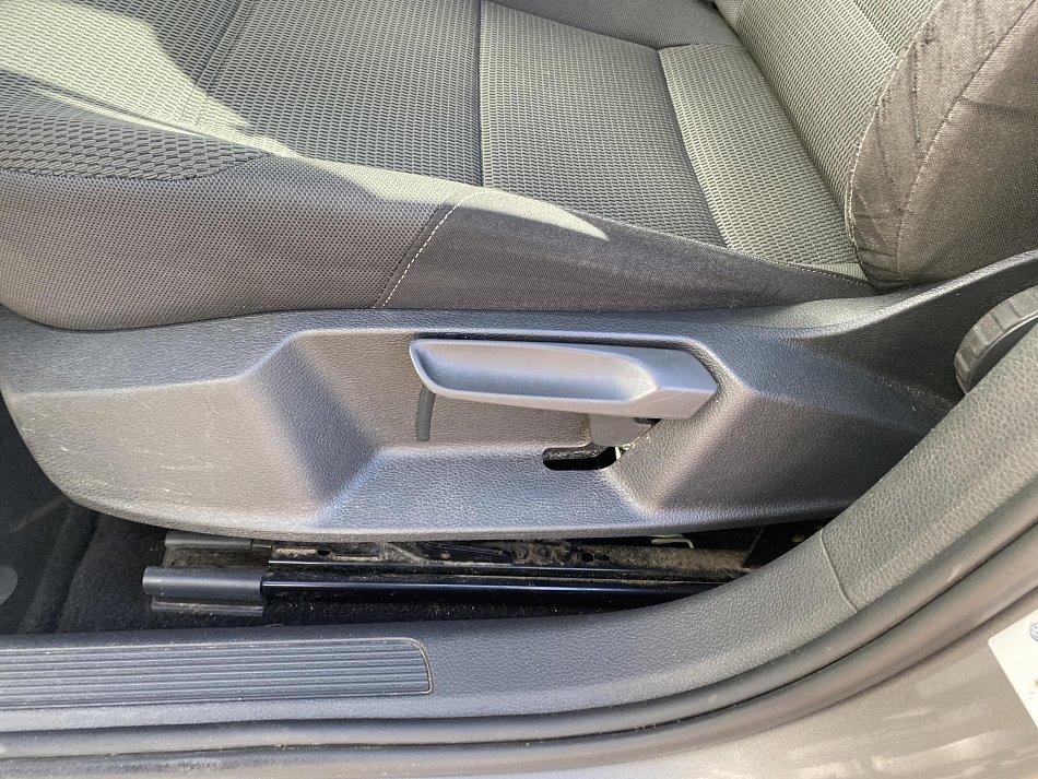 Volkswagen Golf 1.6 TDi 