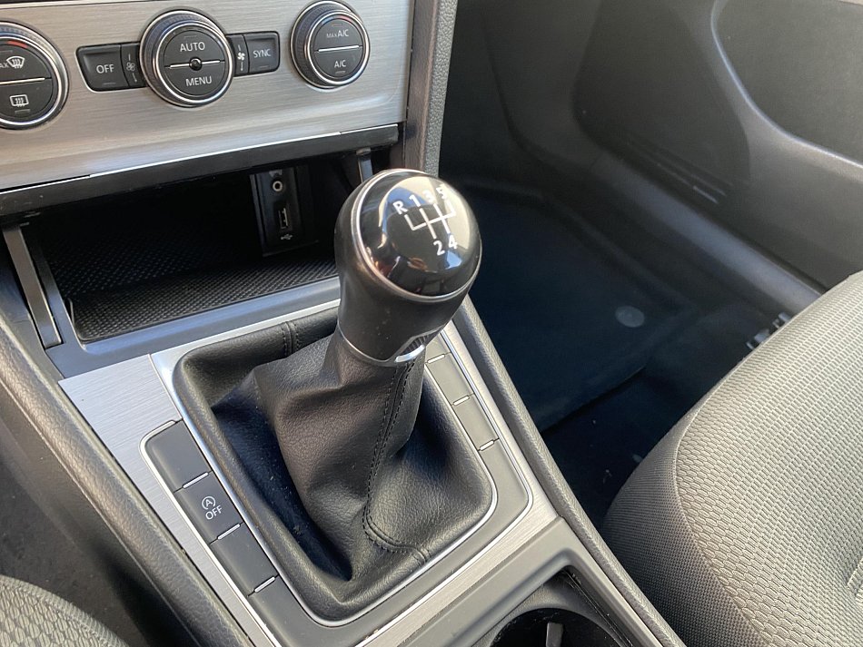 Volkswagen Golf 1.6 TDi 