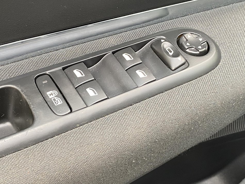 Peugeot 5008 1.6 VTi 