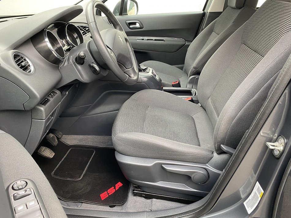 Peugeot 5008 1.6 VTi 