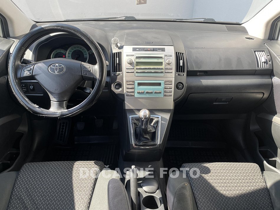 Toyota Corolla Verso 2.2 D-4D 