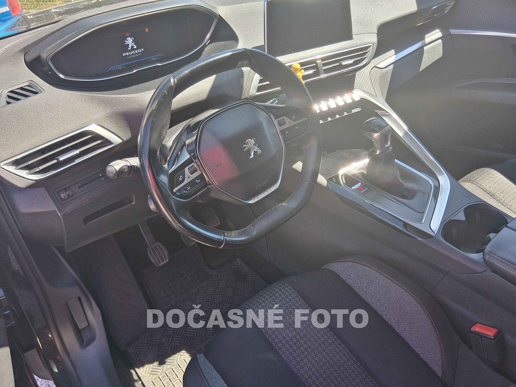 Peugeot 3008 1.2 PT 