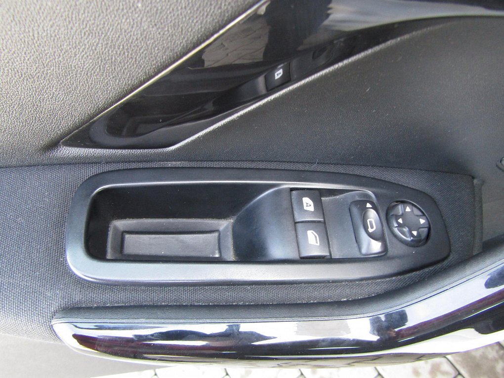 Peugeot 208 1.2 VTi 