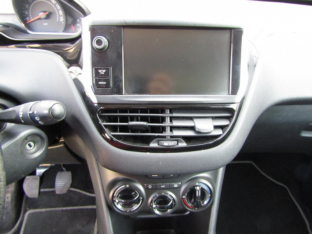 Peugeot 208 1.2 VTi 