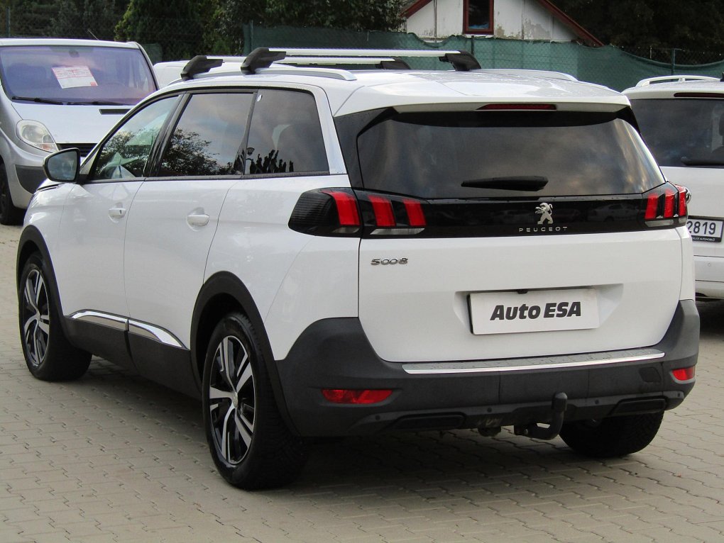 Peugeot 5008 1.2 PT Allure 7míst