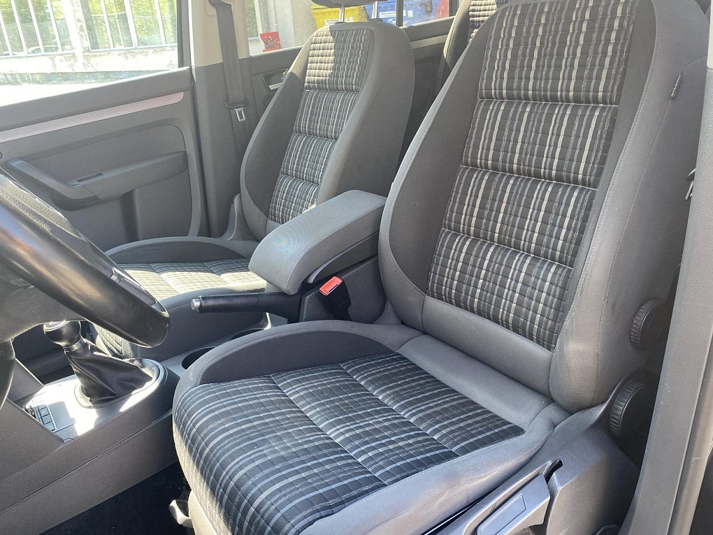 Volkswagen Touran 1.6 TDi CROSS