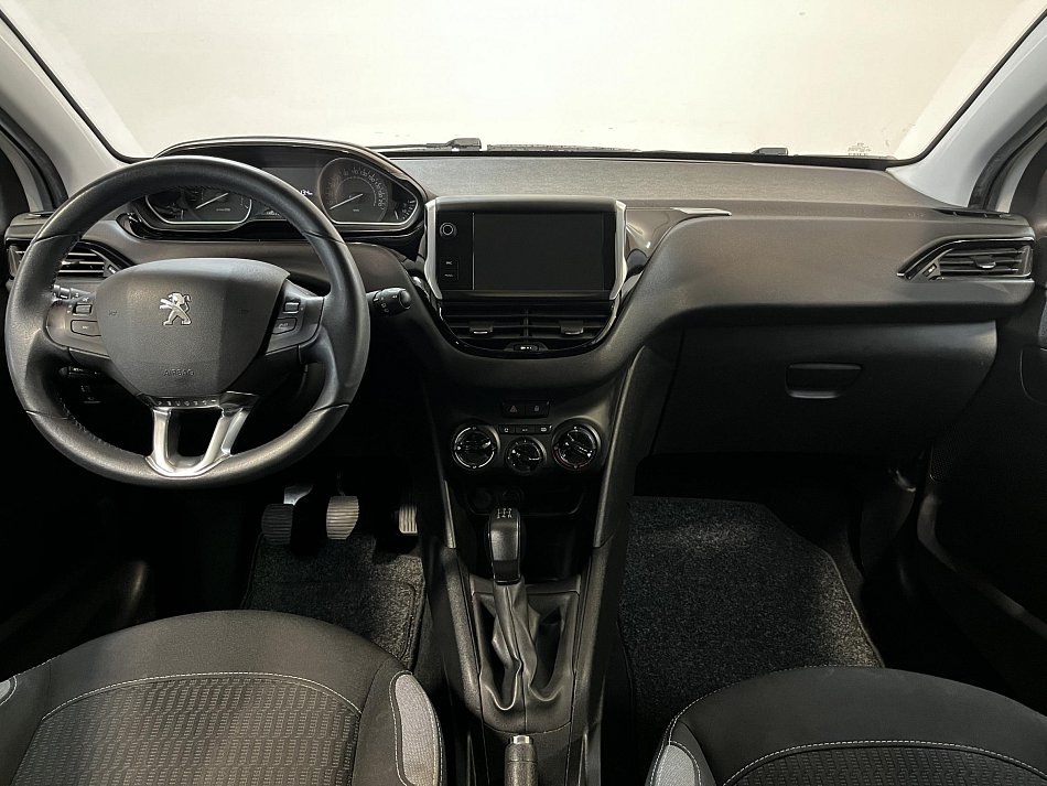 Peugeot 208 1.2i 