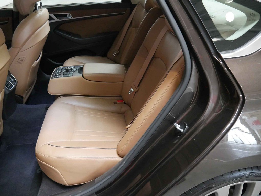 Hyundai Genesis 3.8 GDI V6  4x4