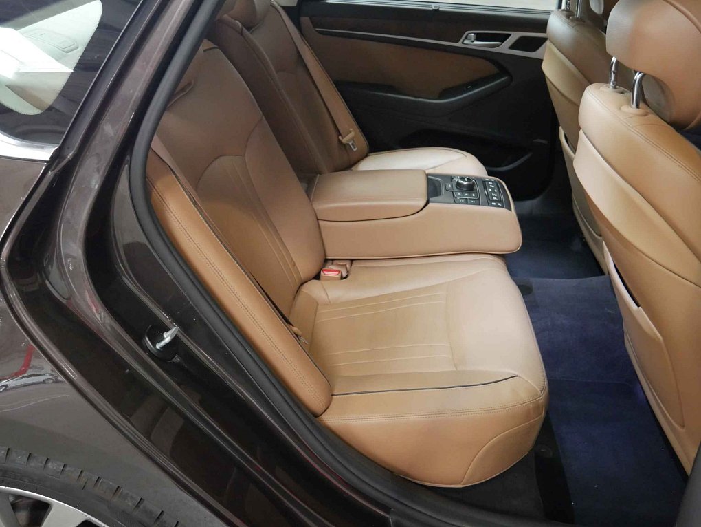 Hyundai Genesis 3.8 GDI V6  4x4