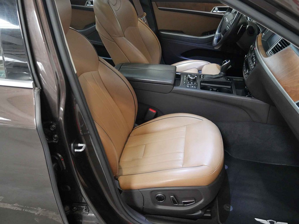 Hyundai Genesis 3.8 GDI V6  4x4