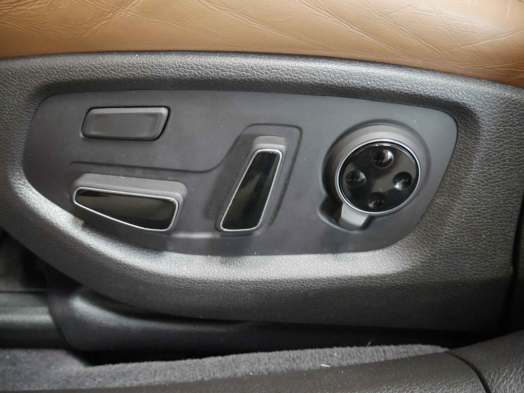 Hyundai Genesis 3.8 GDI V6  4x4