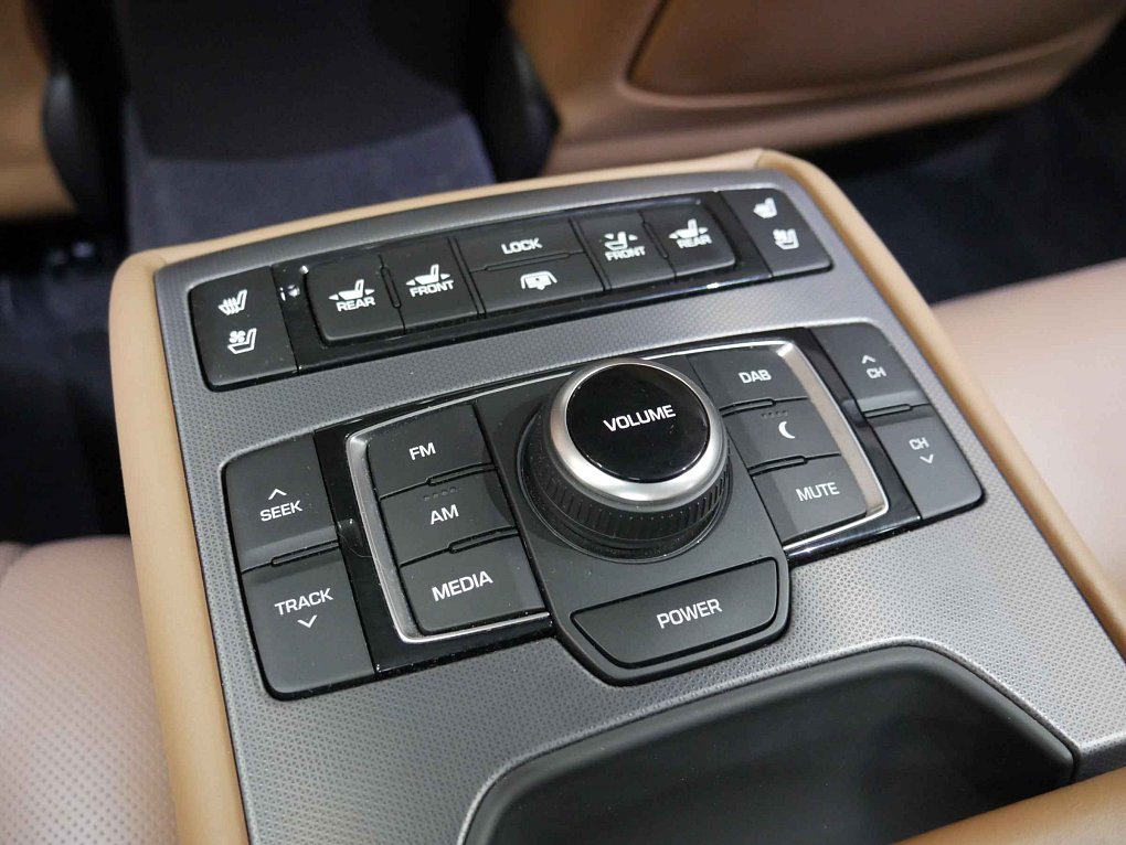 Hyundai Genesis 3.8 GDI V6  4x4