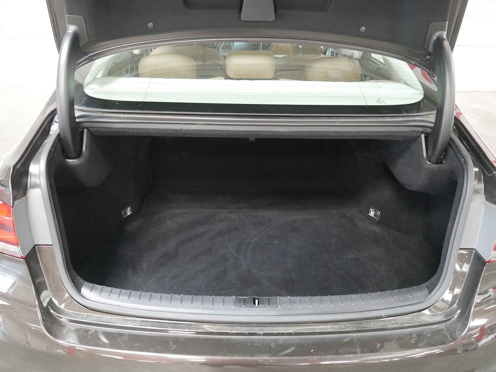 Hyundai Genesis 3.8 GDI V6  4x4