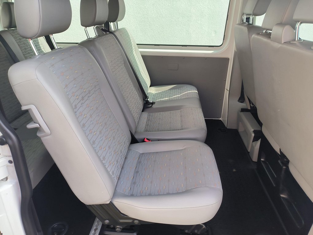Volkswagen Transporter 2.0TDi  9míst