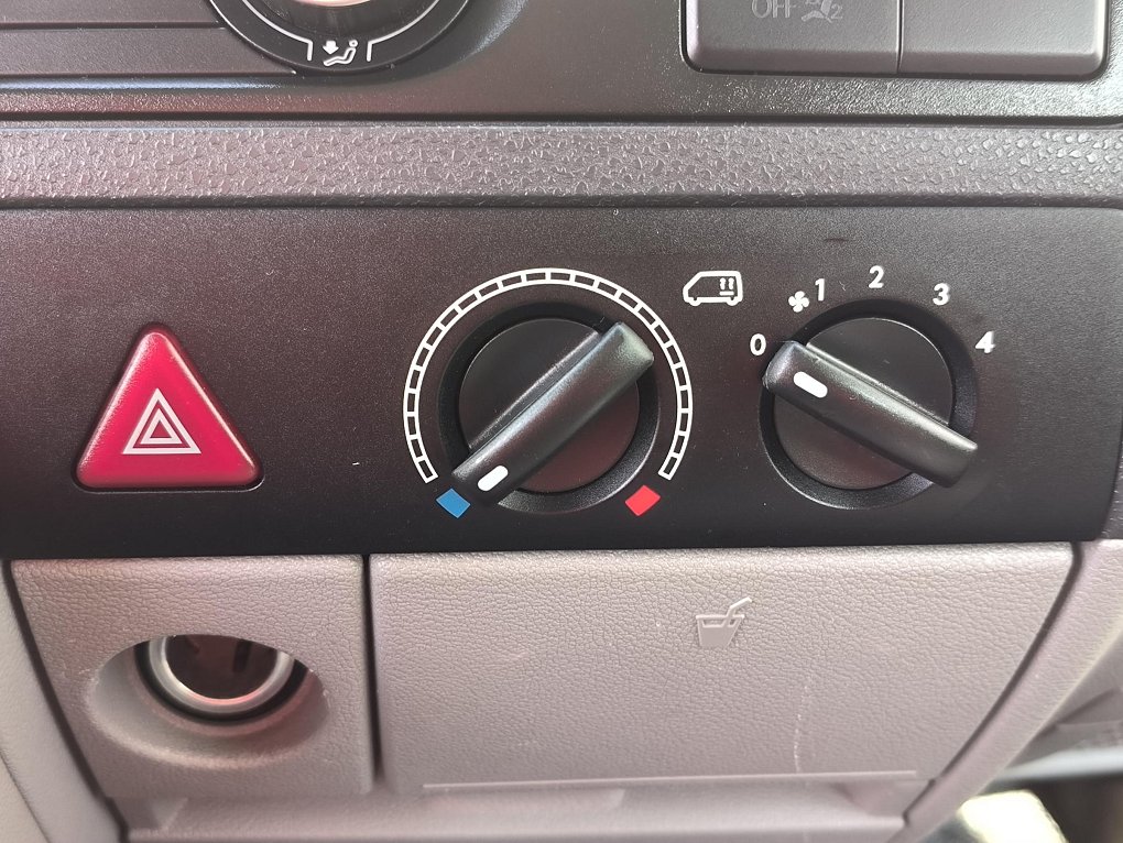 Volkswagen Transporter 2.0TDi  9míst