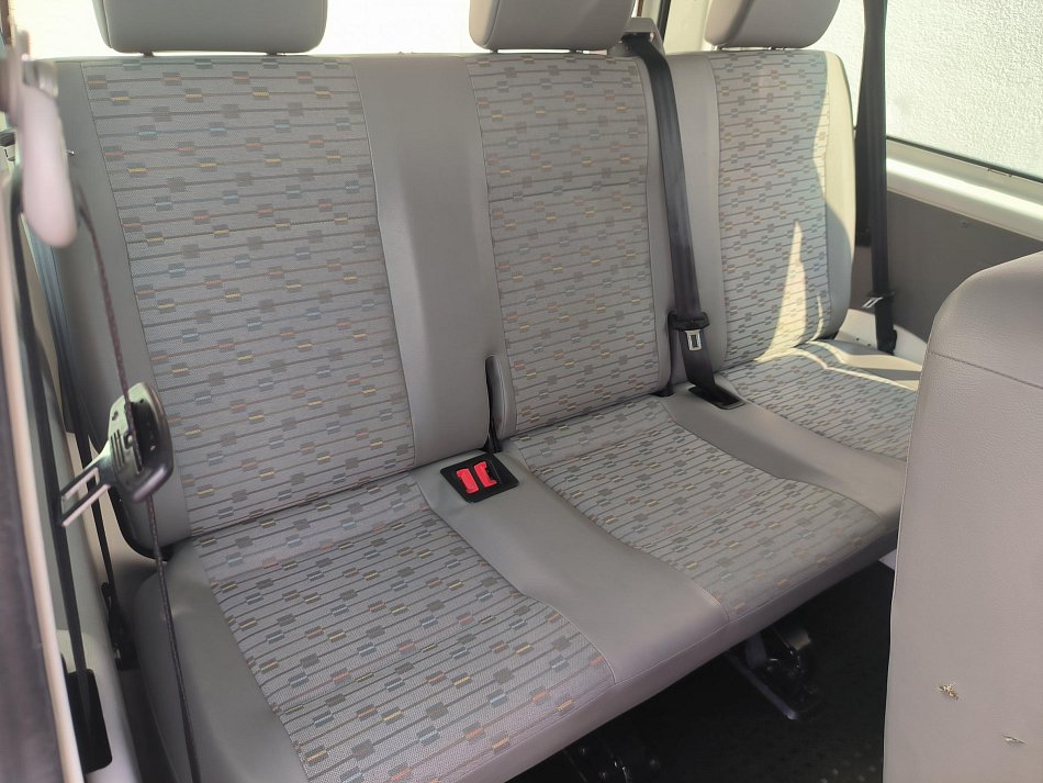 Volkswagen Transporter 2.0TDi  9míst