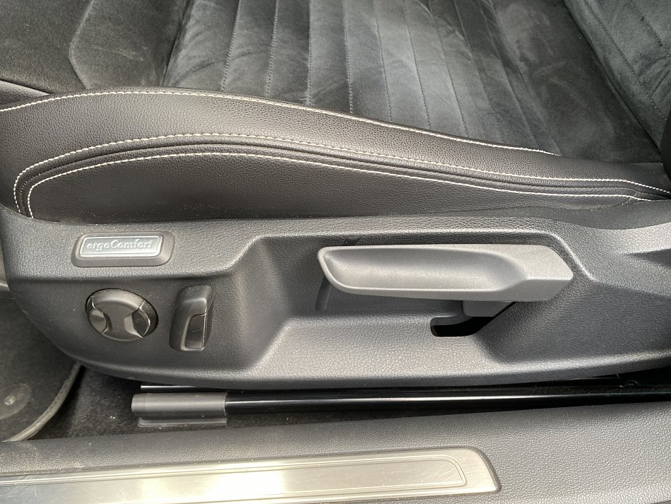 Volkswagen Passat 2.0 TDi Elegance
