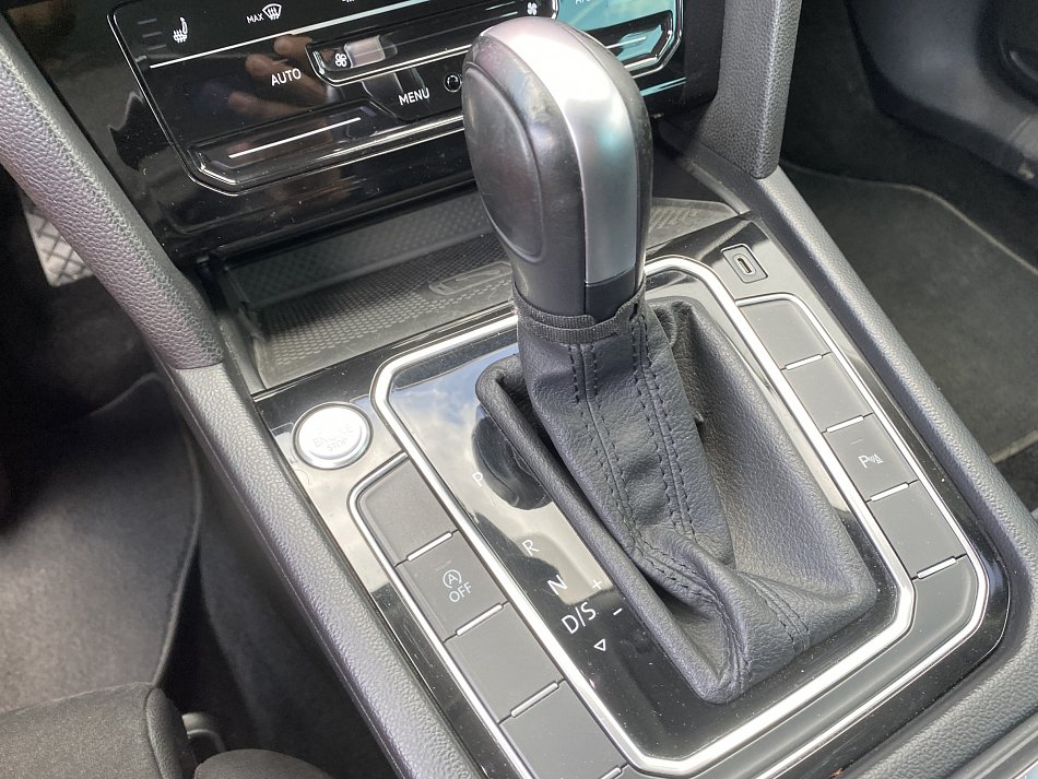 Volkswagen Passat 2.0 TDi Elegance