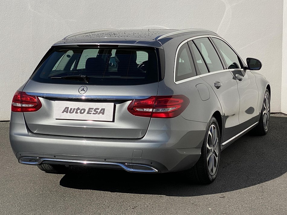 Mercedes-Benz Třída C 2.2 CDi Avantgarde C220