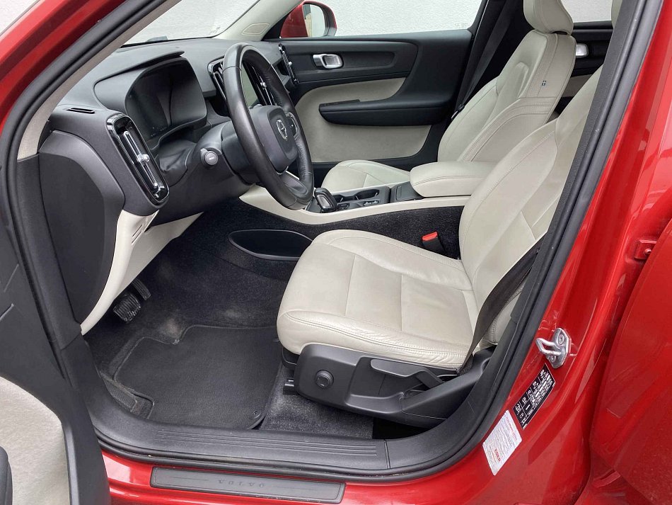 Volvo XC40 2.0T5 Momentum AWD