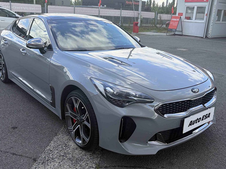 Kia Stinger 3.3V6T-GDi 