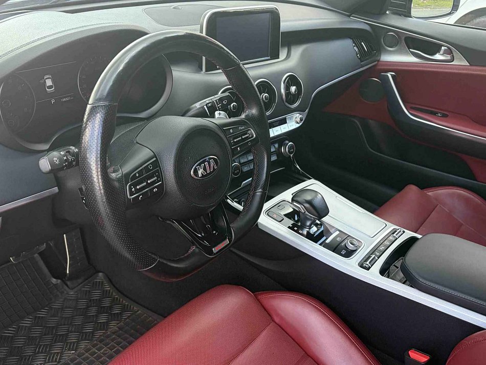 Kia Stinger 3.3V6T-GDi 