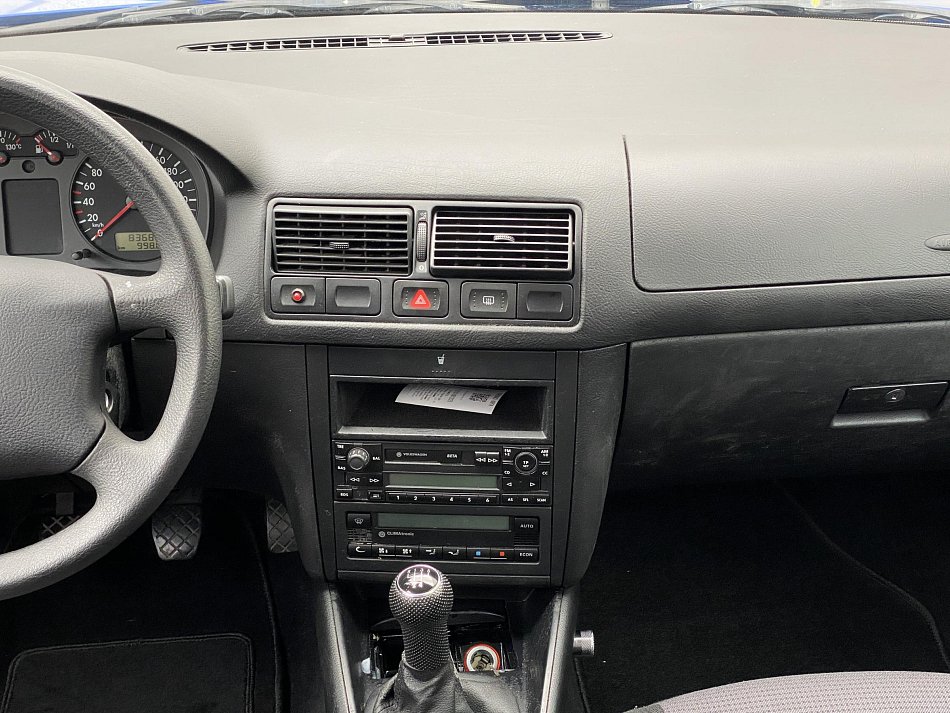 Volkswagen Golf 1.6 i 