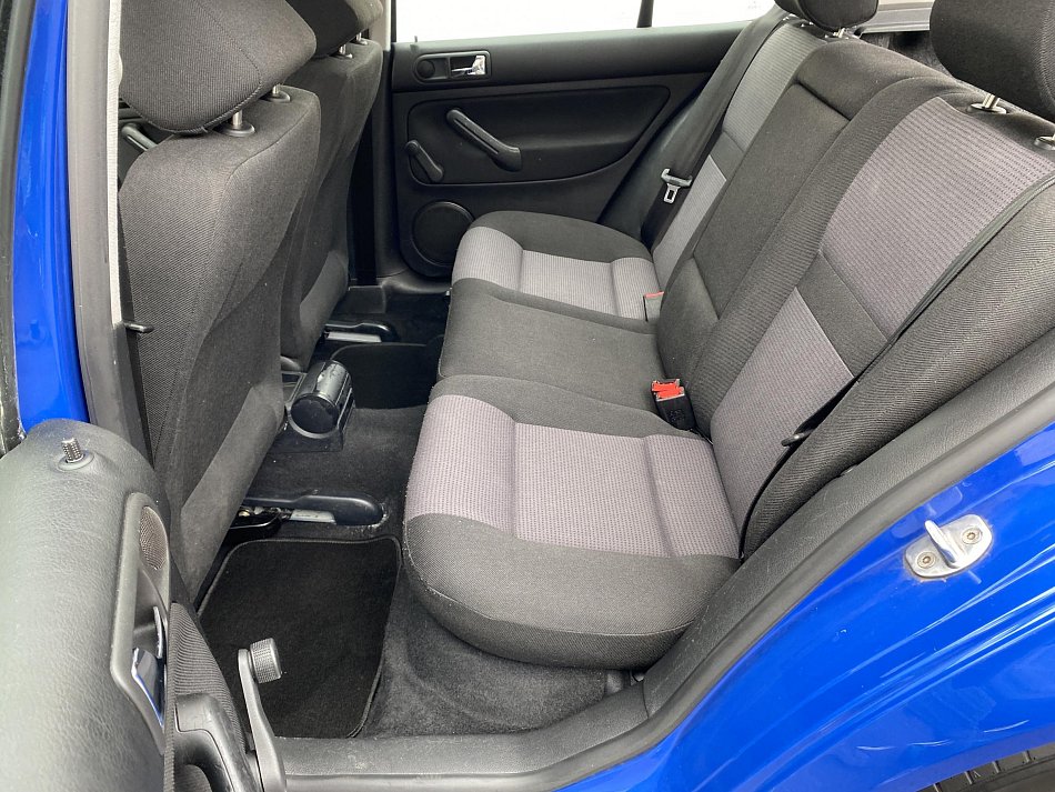 Volkswagen Golf 1.6 i 