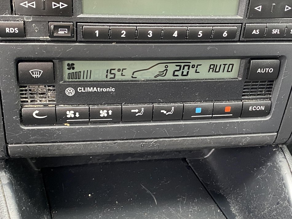 Volkswagen Golf 1.6 i 