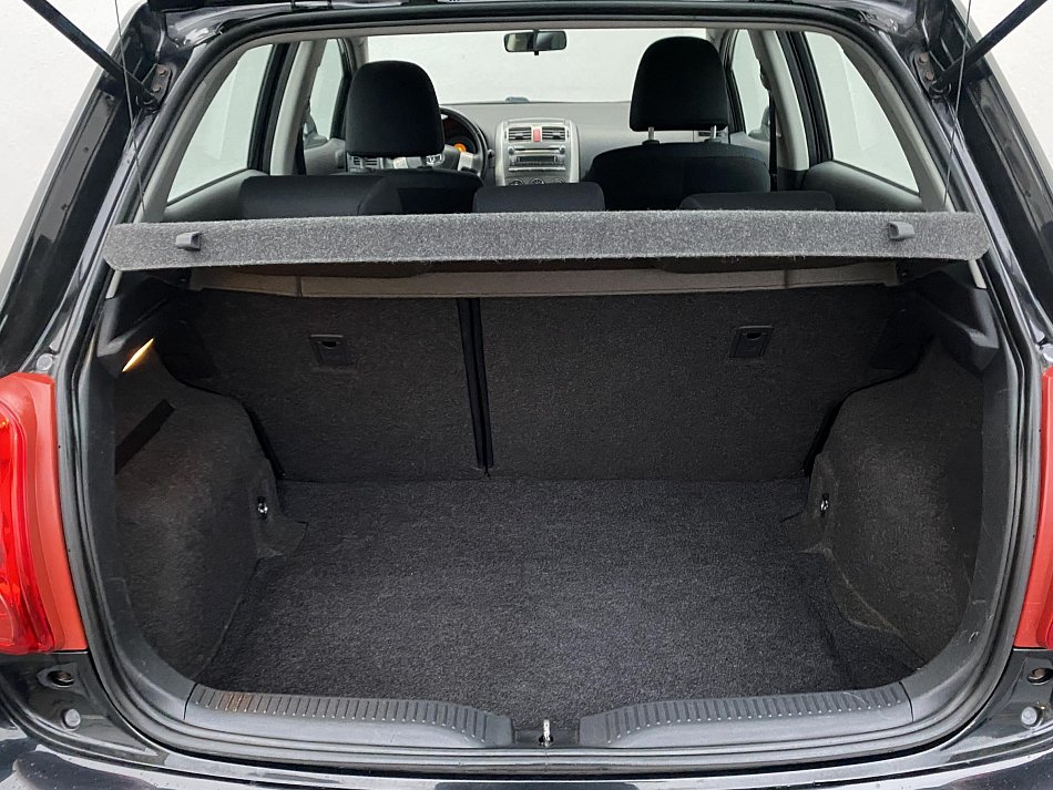 Toyota Auris 1.3i Team