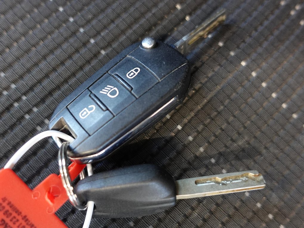 Peugeot 2008 1.2 PT Allure