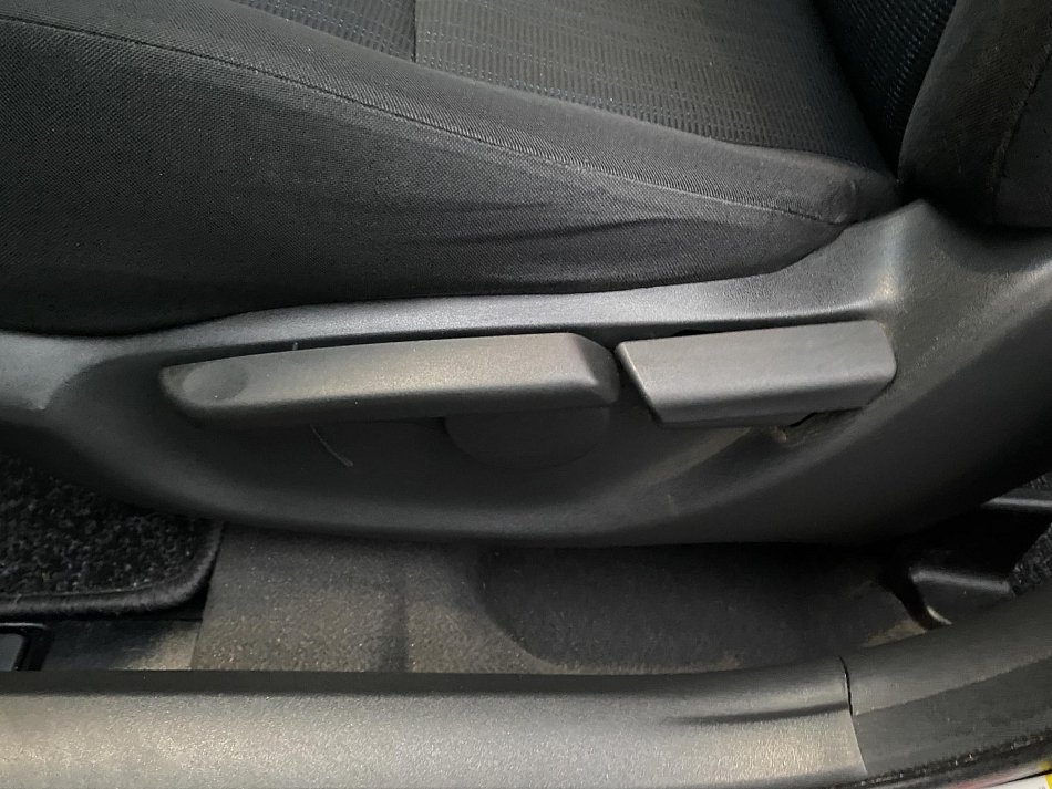 Toyota Auris 1.3i Team