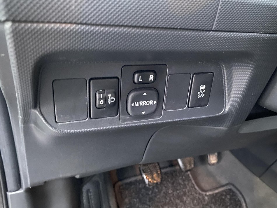 Toyota Auris 1.3i Team