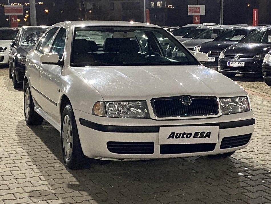 Škoda Octavia 1.6i  Tour