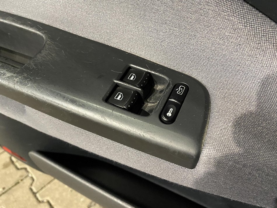 Škoda Octavia 1.6i  Tour