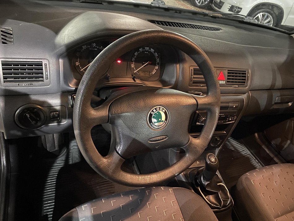 Škoda Octavia 1.6i  Tour